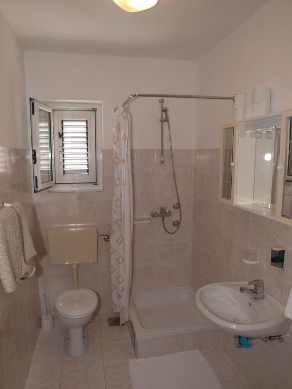Villa Jasmin Bol Rum bild
