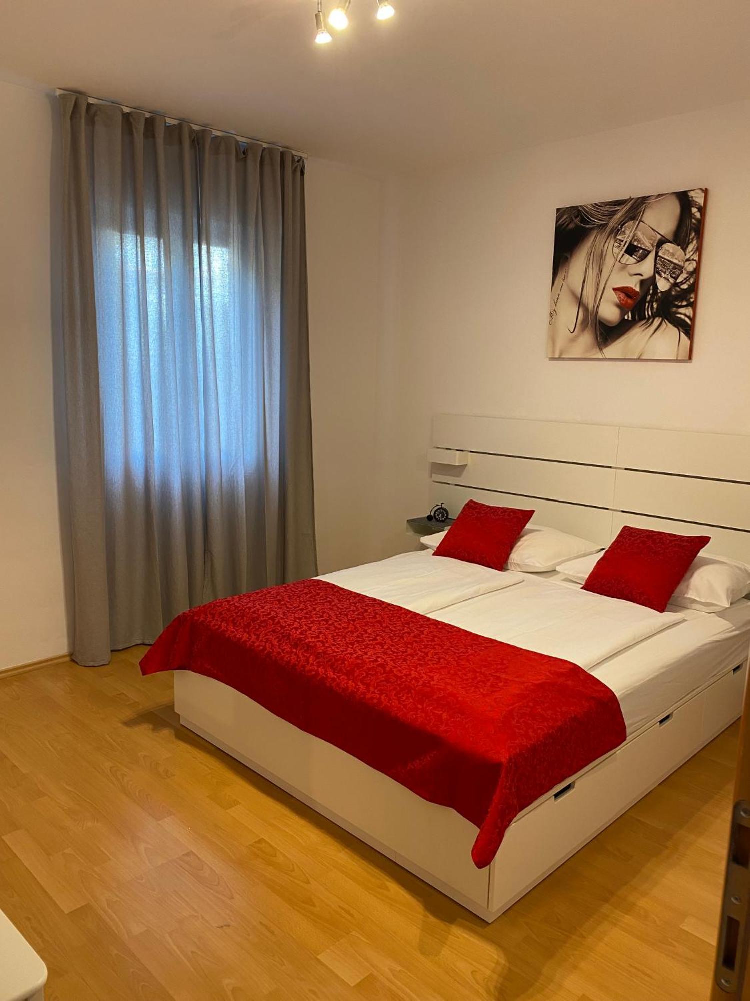 Villa Jasmin Bol Exteriör bild